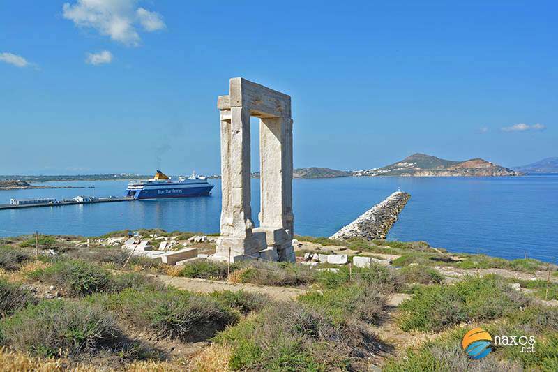 Travel to Naxos by ferry or plane
