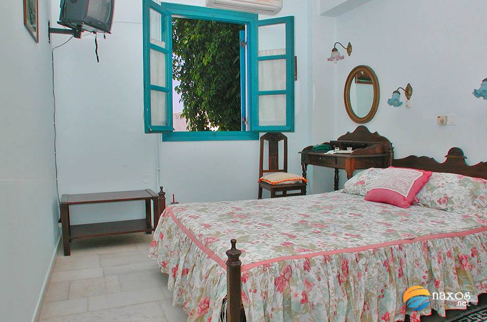 Chateau Zevgoli rooms and suites, Naxos Town