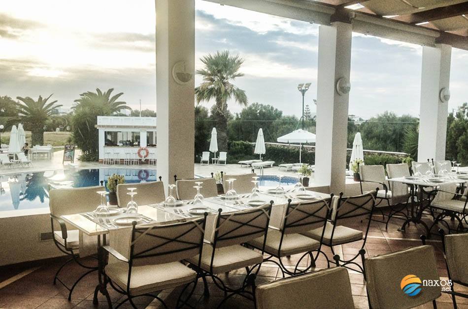 Porto Naxos Hotel, restaurant with pool view