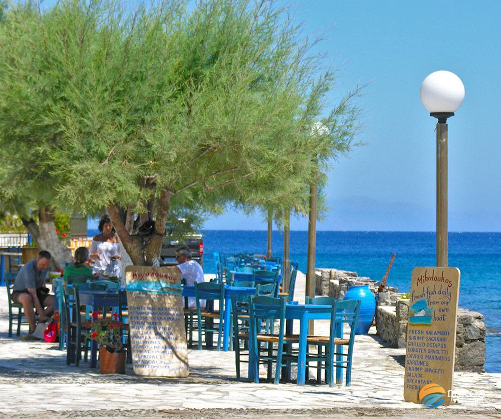 Seaside tavern at Moutsouna beach