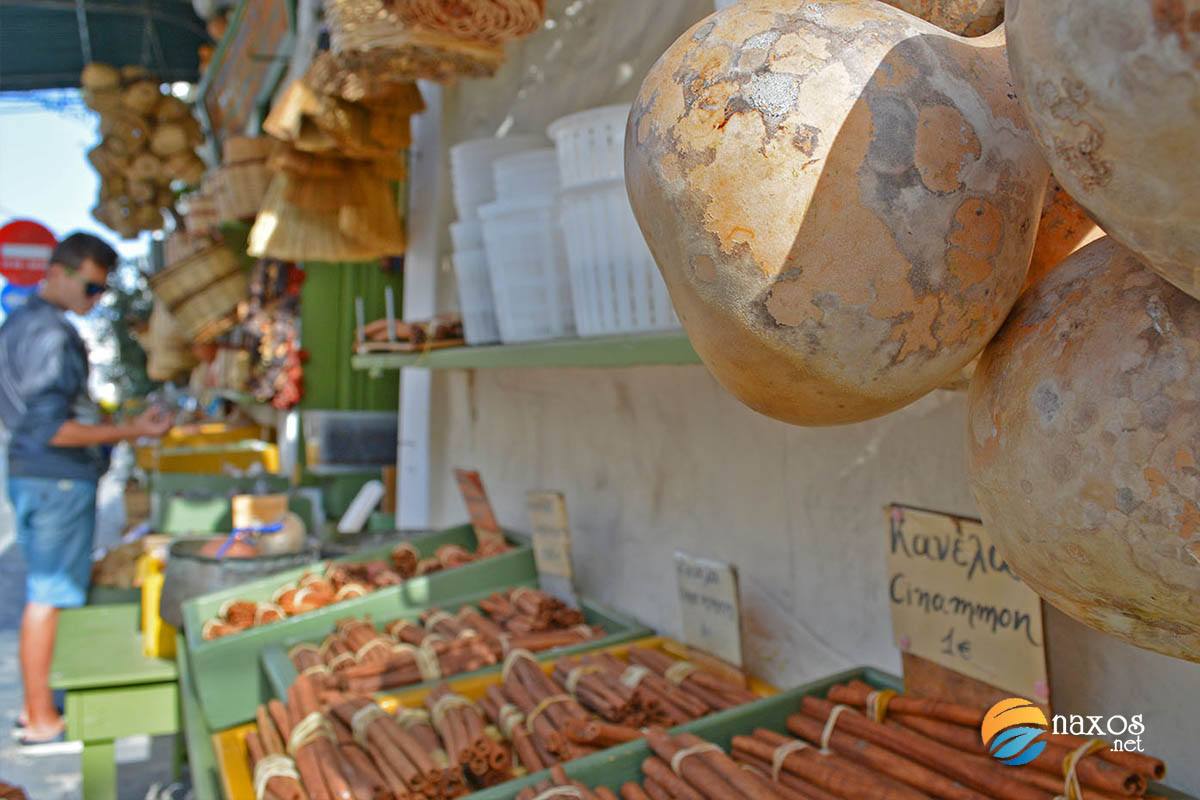 Buying herbs and spices from Naxos