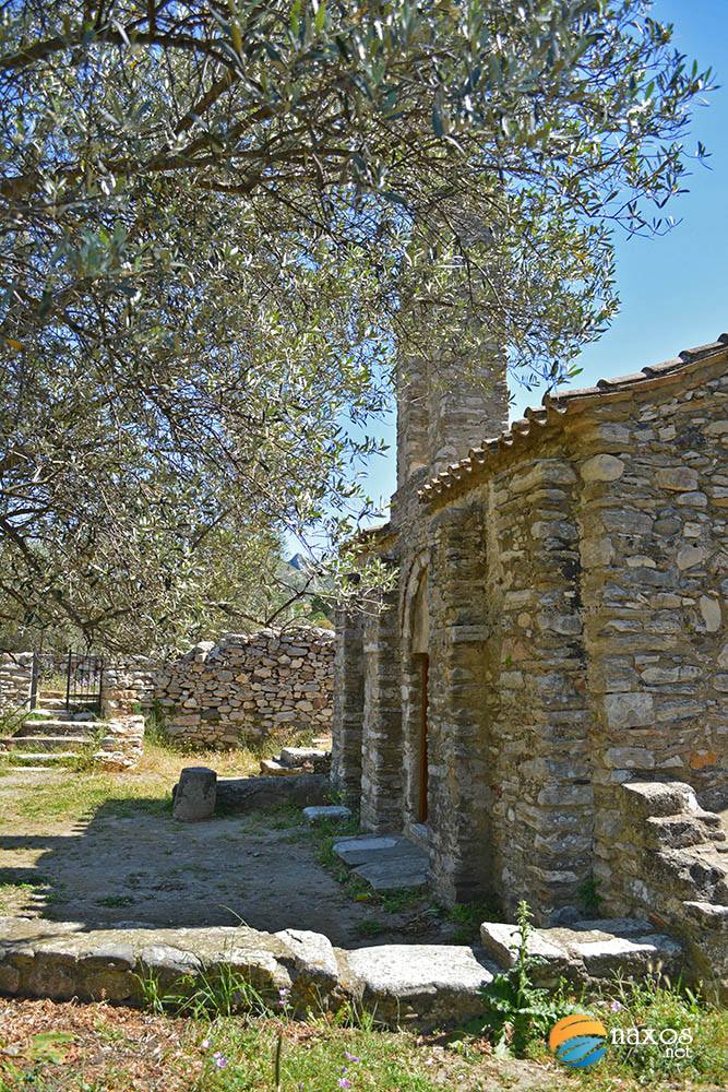 The entrance to Agios Georgios Diassoritis