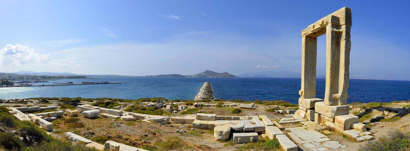 Naxos Town, Portara gate