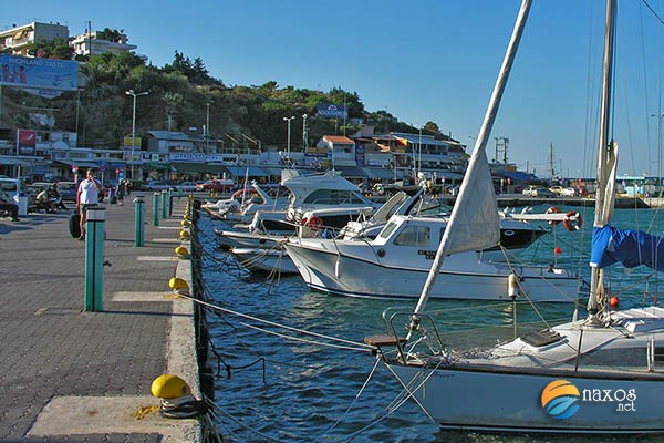 Ferry connection of Naxos with Rafina port