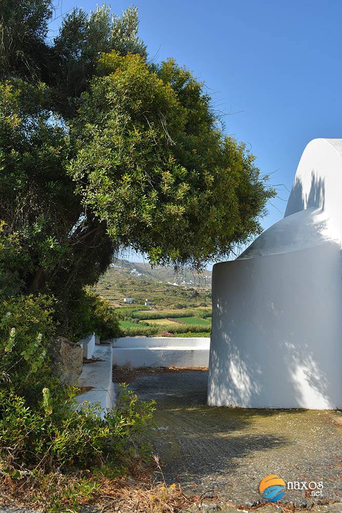 Agios Sozon chapel on the way to Plaka